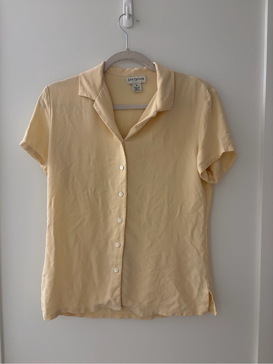 Ann Taylor Tops - 100% Silk Ann Taylor Short Sleeve Button-Up Blouse — Butter Yellow